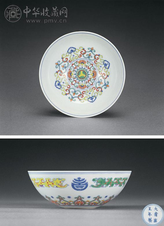 清雍正 斗彩变形夔龙寿字纹卧足碗