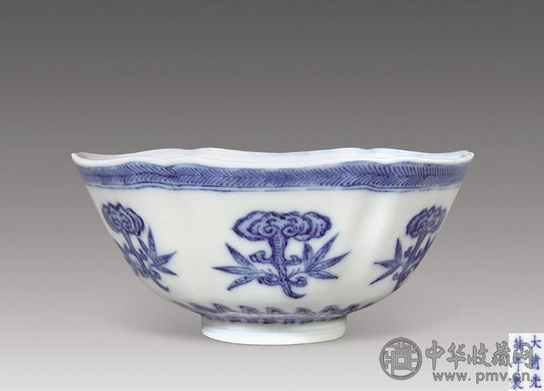清道光 青花灵芝纹花口碗