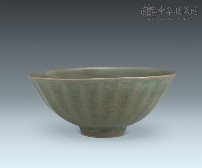 南宋-元 龙泉窑 青瓷菊瓣纹碗