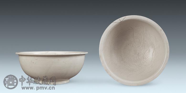 北宋 定窑白釉刻芦鸭纹钵