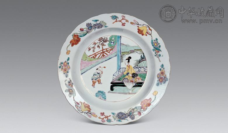 清雍正 粉彩仕女婴戏折沿碗