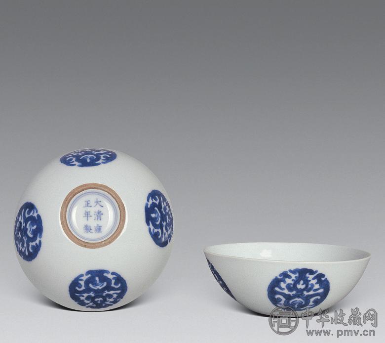 清雍正 青花团龙卧足碗(1对)