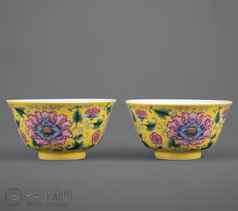 清道光 黄地粉彩缠枝西番莲纹碗(1对)