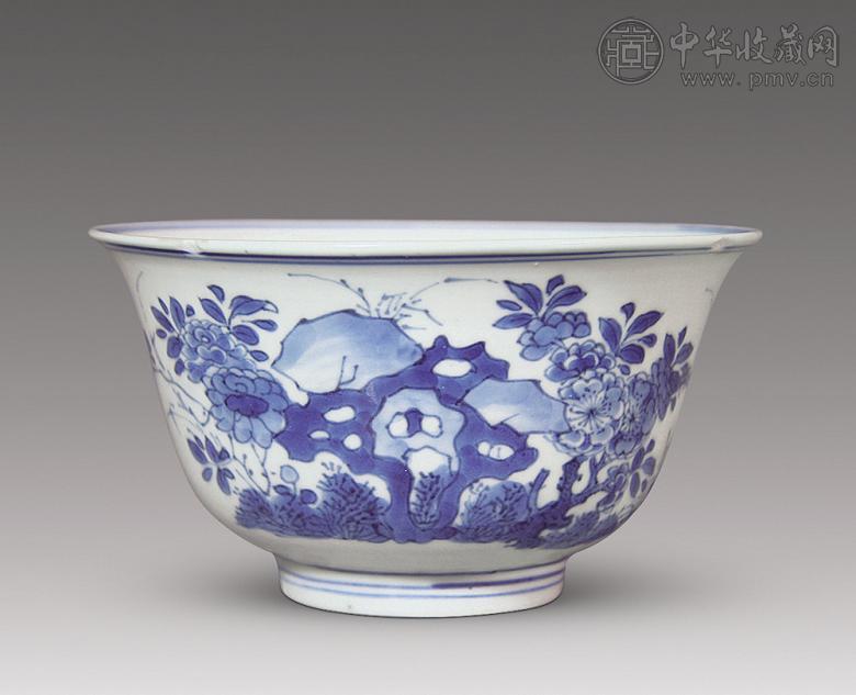 清 洞石花卉纹碗