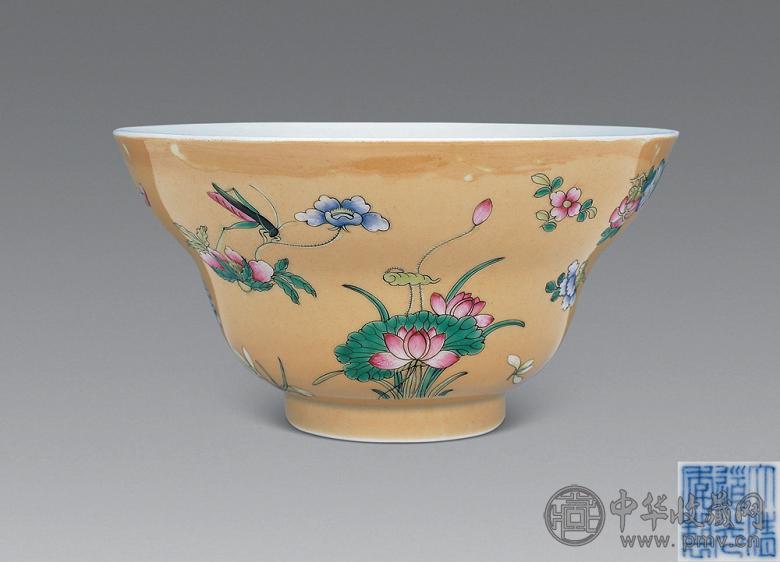 清道光 黄地粉彩花卉折腰碗