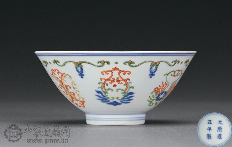 清雍正 五彩忍冬纹斗笠碗