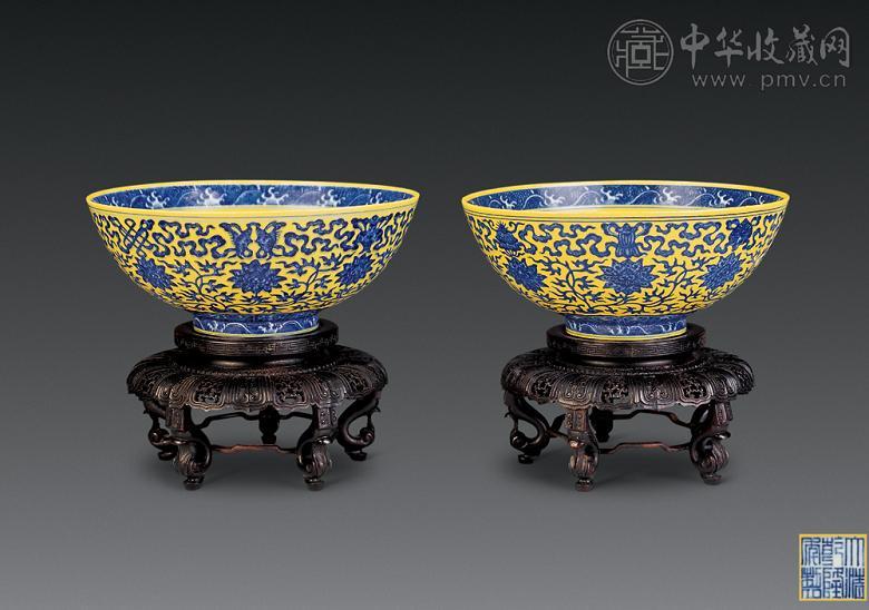 清乾隆 黄釉青花缠枝莲八宝纹大碗(1对)