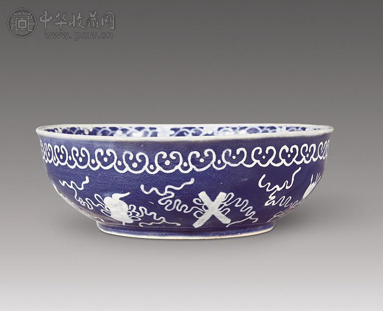 清乾隆 蓝釉白花暗八仙纹大碗