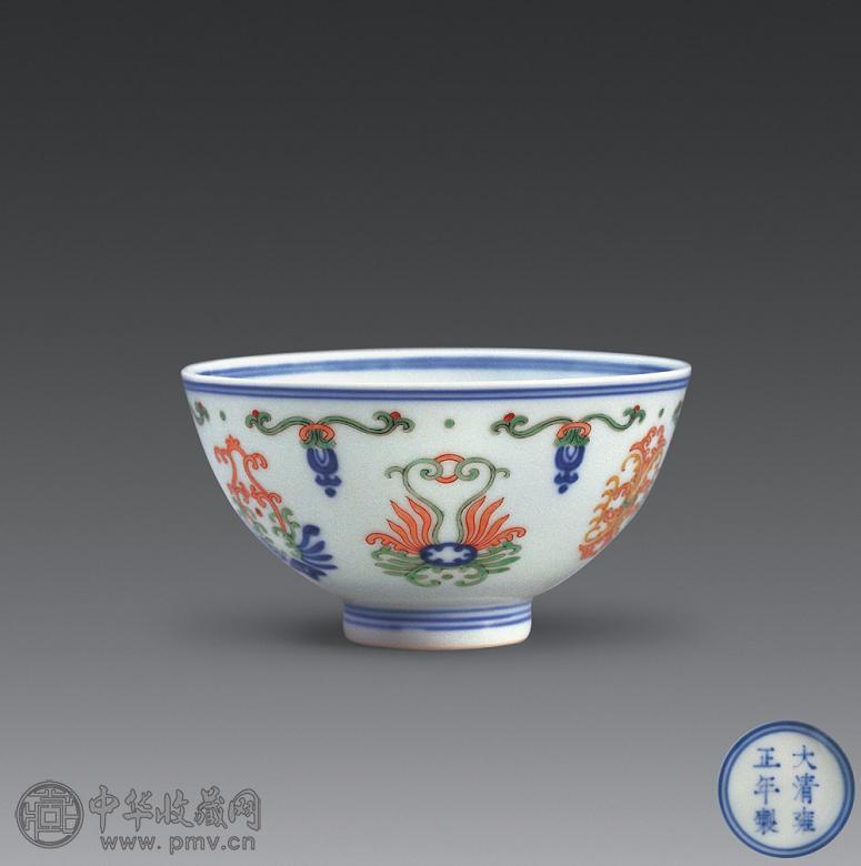 清雍正 斗彩佛花碗