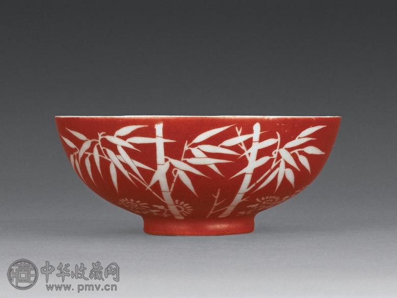 清嘉庆 珊瑚红留白花竹纹碗