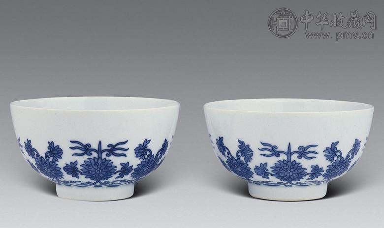 清乾隆 青花宝莲花碗(1对)