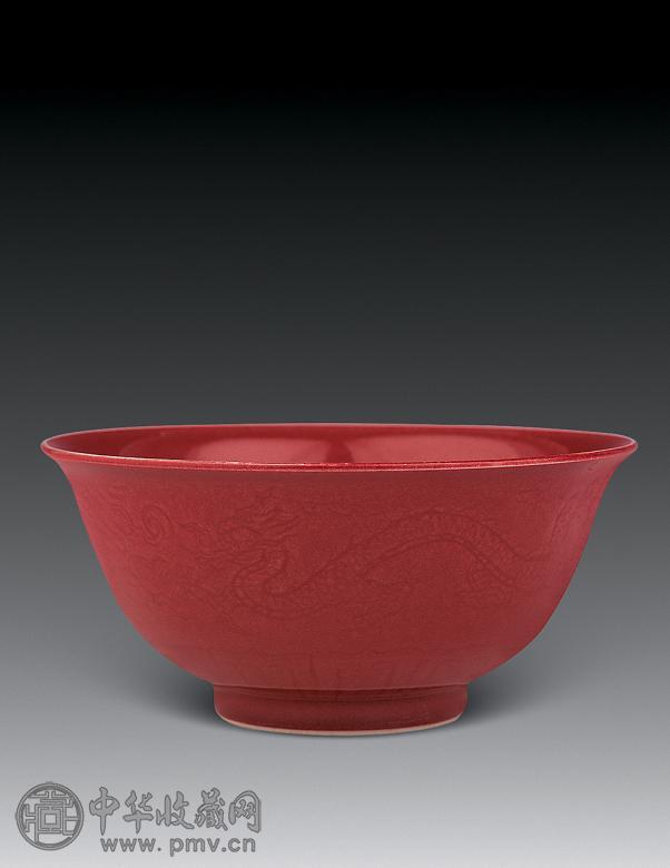 清康熙 红釉暗云龙碗
