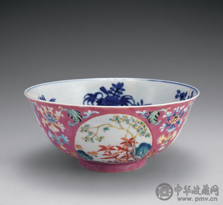 二十世纪(民国) 雕地粉彩四季花内青花碗