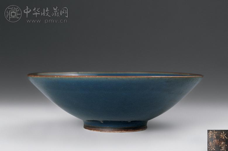 明嘉靖 回青釉刻云龙纹碗