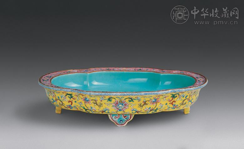 清乾隆 黄地粉彩花卉纹海棠形水仙盆