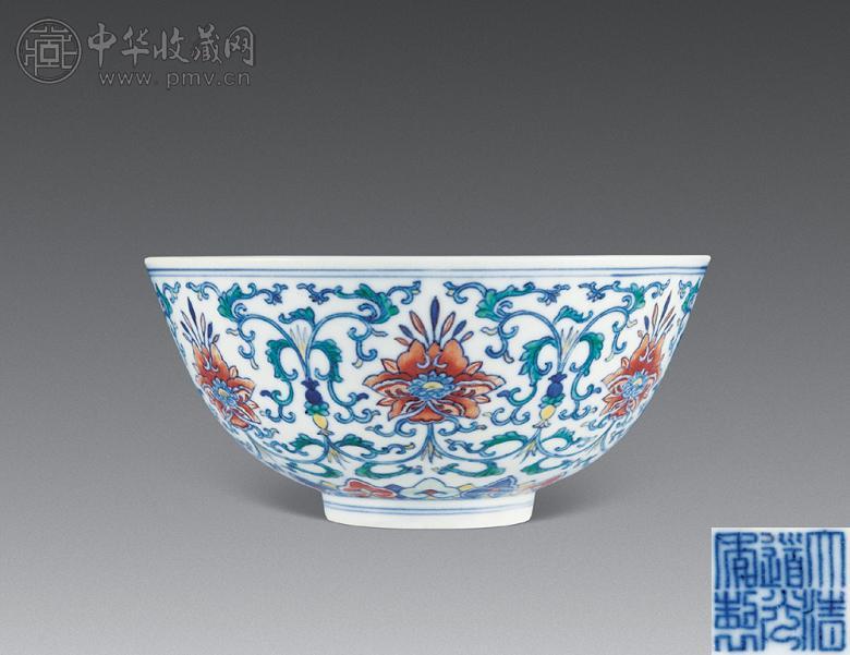 清道光 斗彩缠枝莲花纹碗