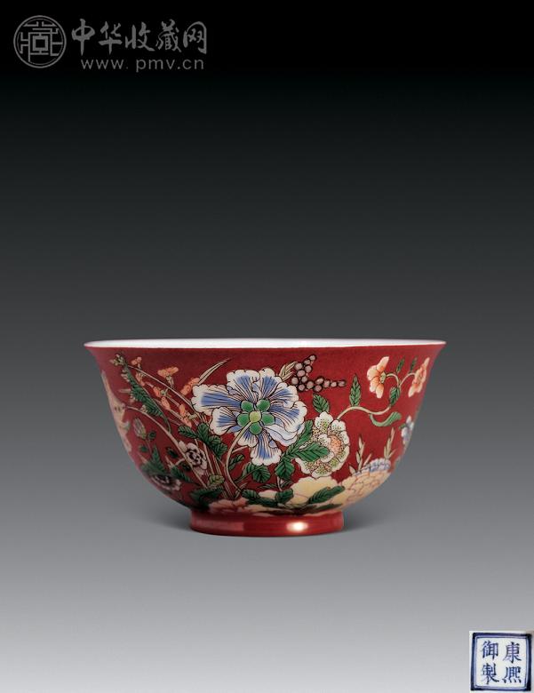 清康熙 珊瑚红地五彩花卉纹碗