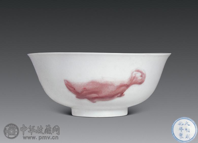 明成化 釉里红三鱼纹碗