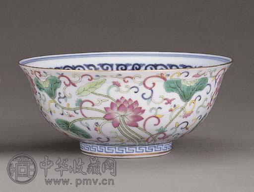 清光绪 内青花外粉彩莲花纹碗