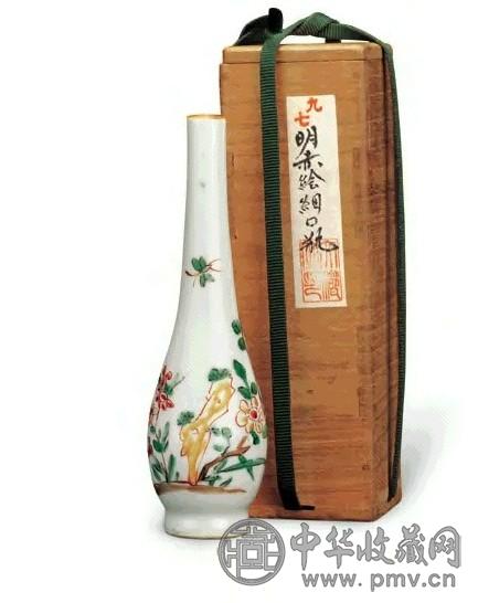 明 天启 五彩花卉纹长颈瓶