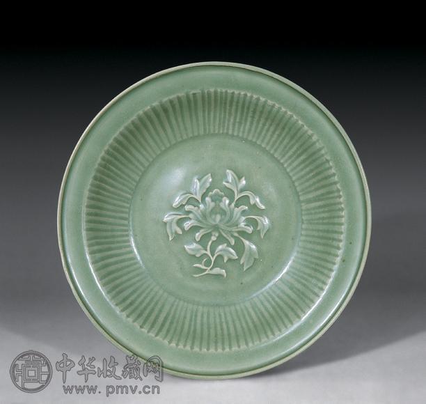 明永乐 龙泉窑印牡丹纹盘