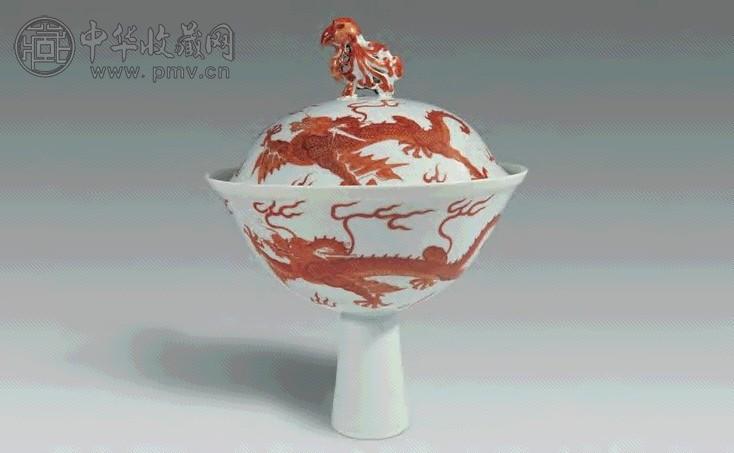 清乾隆 矾红彩翼龙纹天鸡高足碗