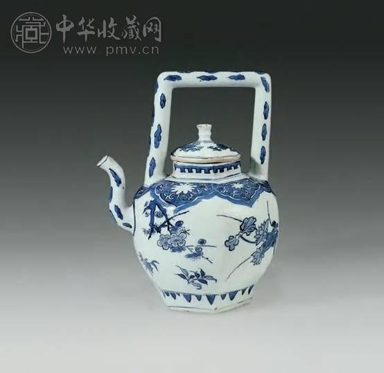 明万历 青花花卉提梁六方壶