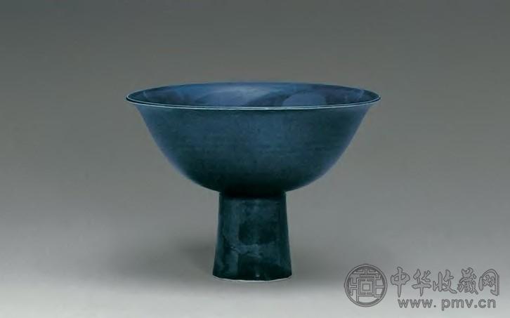 明嘉靖 祭蓝釉高足碗