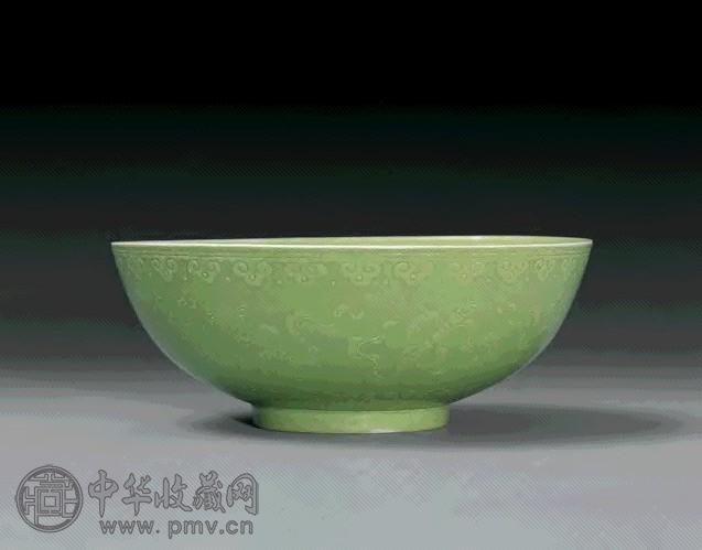 清中期 绿釉暗八仙纹碗