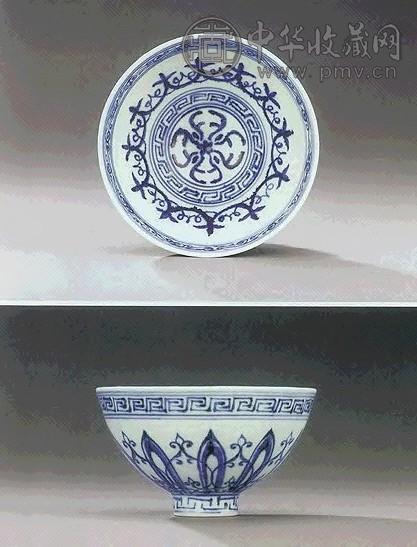 明永乐 青花莲瓣卷草纹鸡心碗