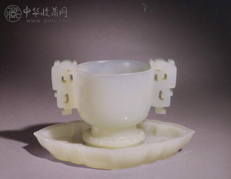 清乾隆 白玉双螭龙耳杯连葵花形托