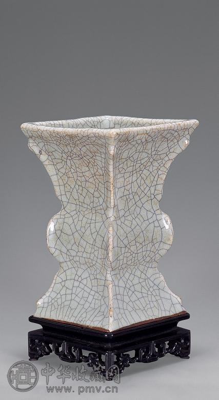 清雍正 哥釉方戟瓶