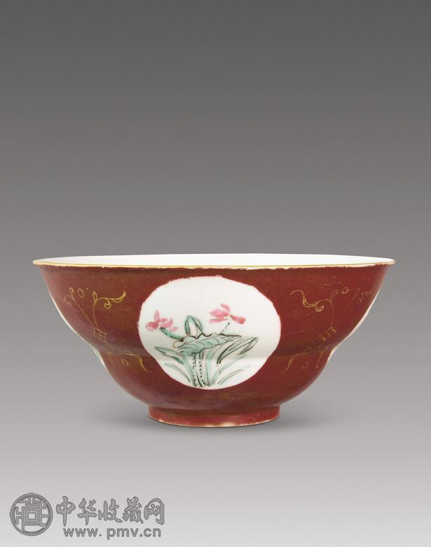 清嘉庆 酱釉开光粉彩花卉纹碗