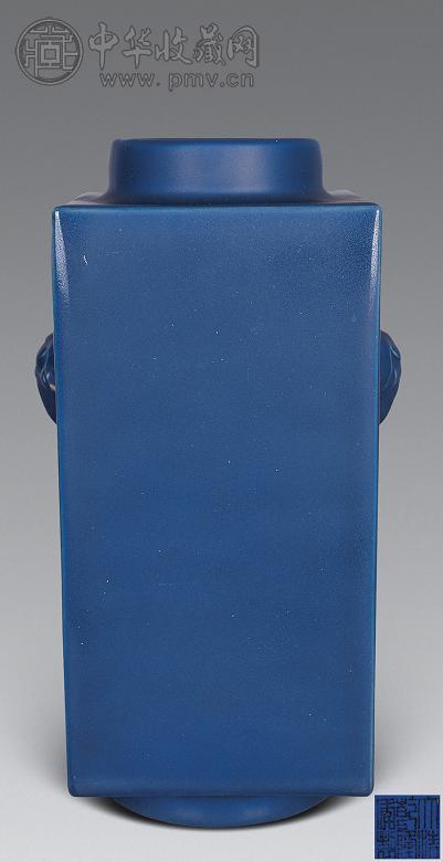 清乾隆 祭蓝釉象耳方瓶