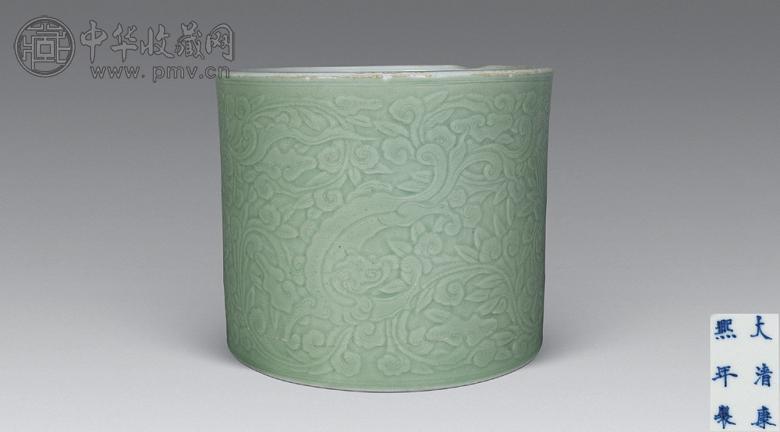 清康熙 豆青刻龙纹笔筒