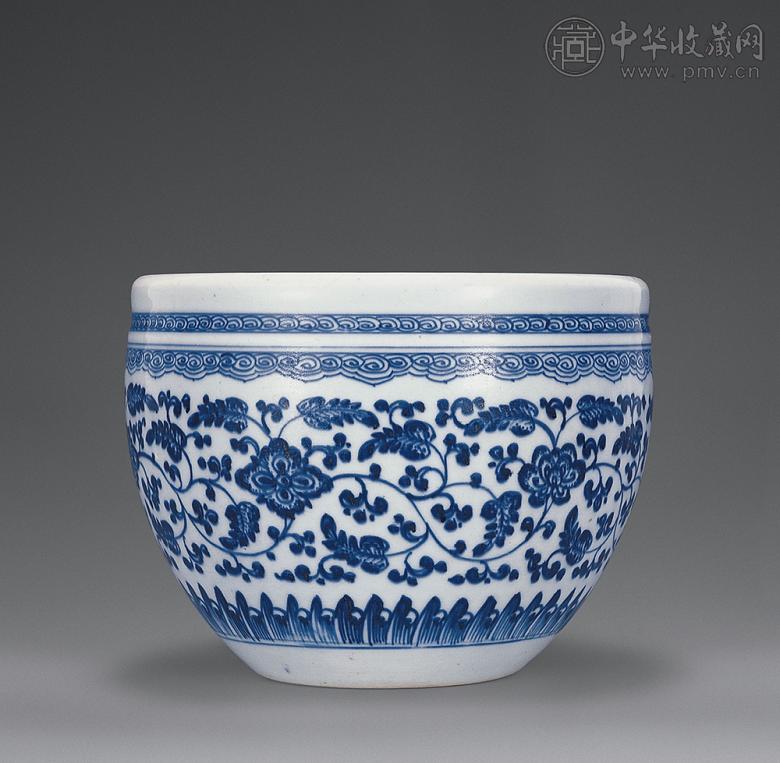 清乾隆 青花缠枝莲纹缸