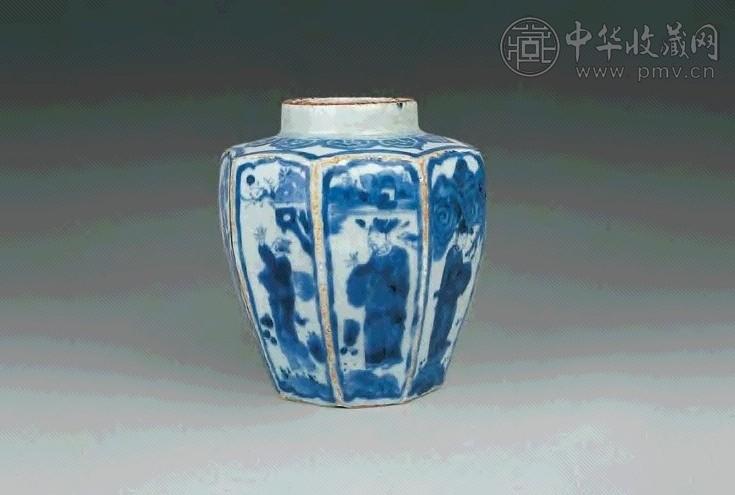 明万历 青花瓜棱人物瓶