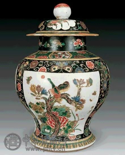 清康熙 黑地开光五彩花鸟将军罐