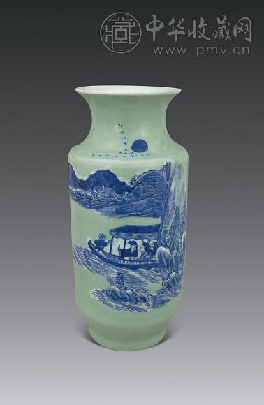 清乾隆 豆青地堆白青花醉渔唱晚图纹瓶