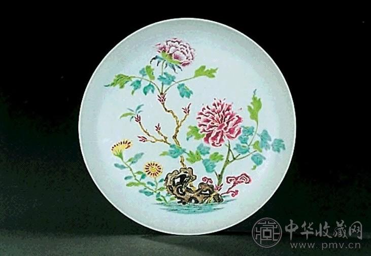 清雍正 粉彩没骨牡丹花石纹盘