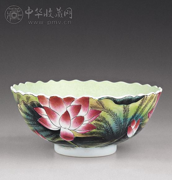 民国 粉彩莲池荷花碗