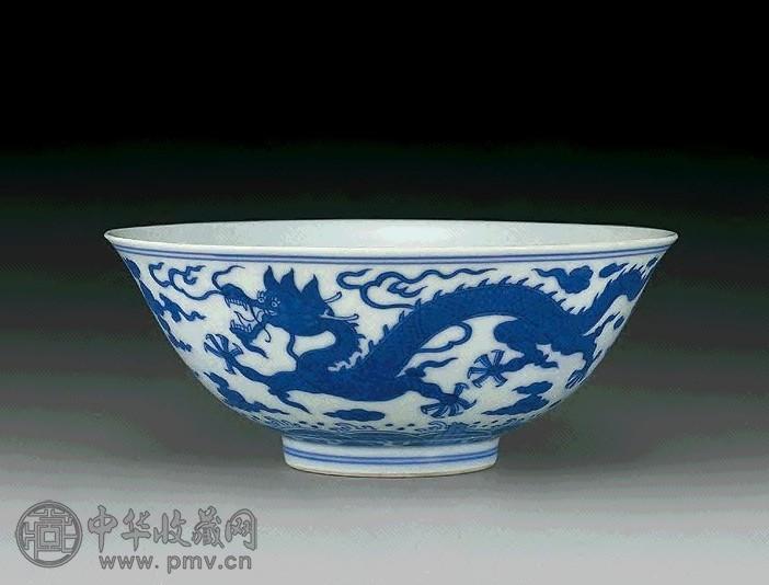 清乾隆 青花云龙纹碗