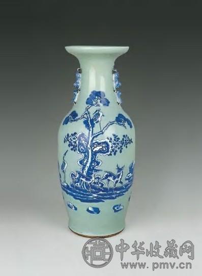 清中期 豆青地青花花鸟双耳大瓶