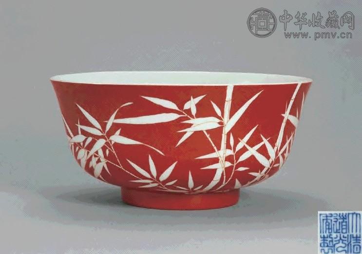 清道光 珊瑚红地留白竹树纹碗