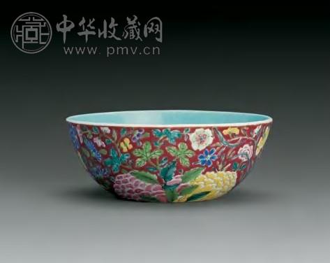 清乾隆 粉彩胭脂紫地花卉碗