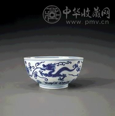 清嘉庆 青花穿花龙纹碗