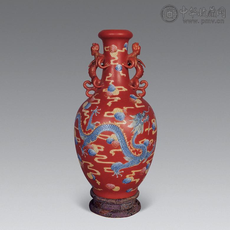 民国 珊瑚红地粉彩龙凤双耳瓶