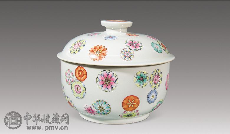 民国 粉彩皮球纹花盖罐