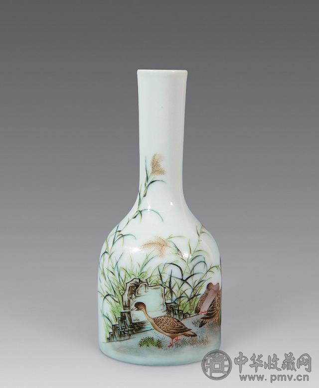 民国 粉彩一路连科纹摇铃尊