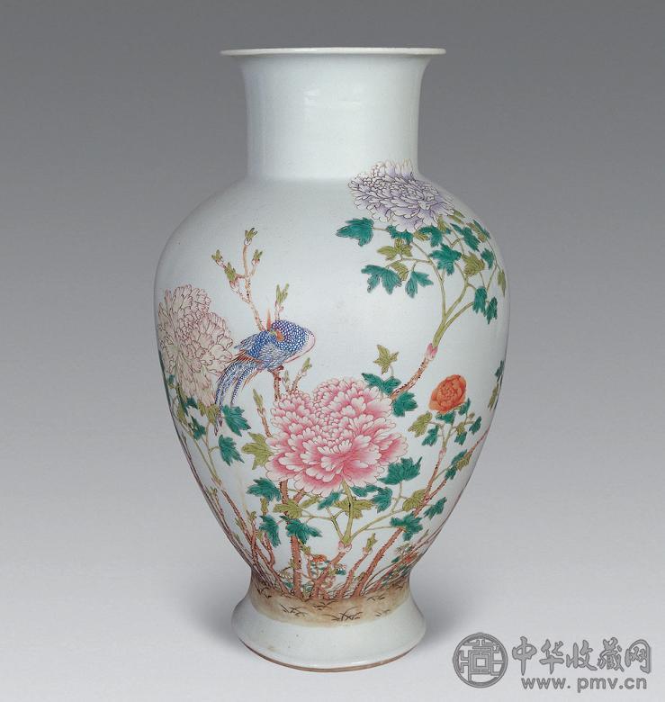 民国 粉彩锦鸡牡丹瓶